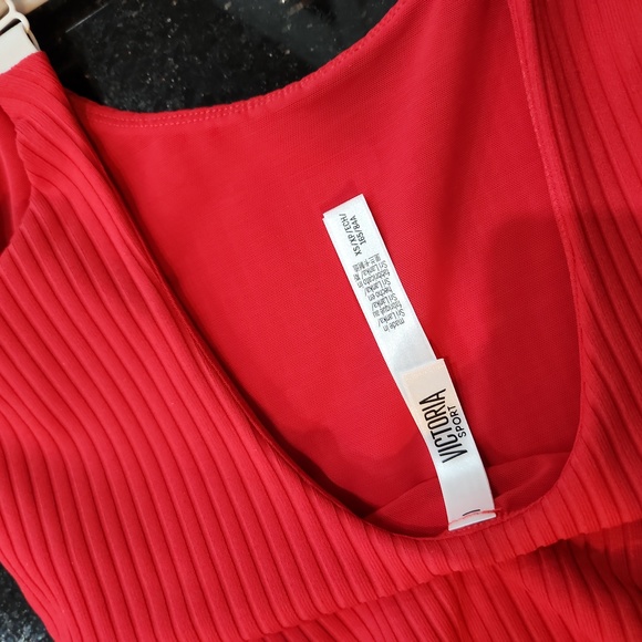 Victoria secret Bright Red body suite xs never worn - Picture 2 of 4